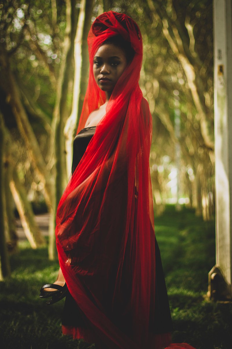 I walk alone i the dark, unafraid.

#crimsonbride #n8tiveseries #n8tive📸