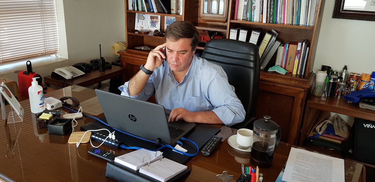 Gobernacionvalp's tweet photo. 🔴 EN VIVO ▶️ Gobernador @gledantec al aire por #RadioXFM con @SergioLopezP 🎙En la instancia conversa sobre los beneficios del #IngresoFamiliardeEmergencia. Sintoniza el 95.9 FM 📻 #CuidémonosEntreTodos 🚫🦠 https://t.co/UruNsnMdhj