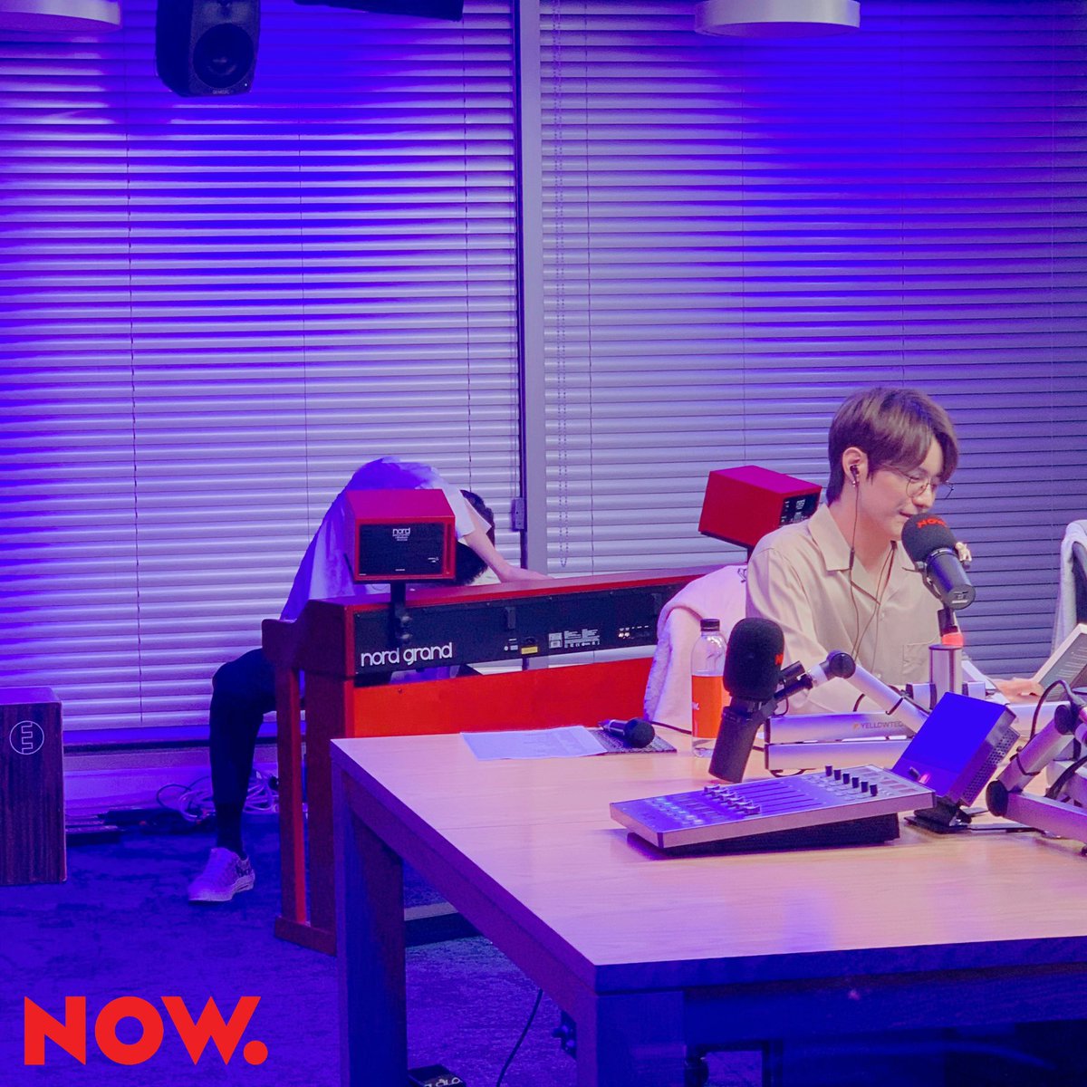 npop_zip's tweet photo. 고독한 예술인 in #이불킥 🎹 #빅톤 #한승우 그리고 평온한 문학청년 #강승식 📚 #VICTON #NOW온에어 https://t.co/76kayD9VRn