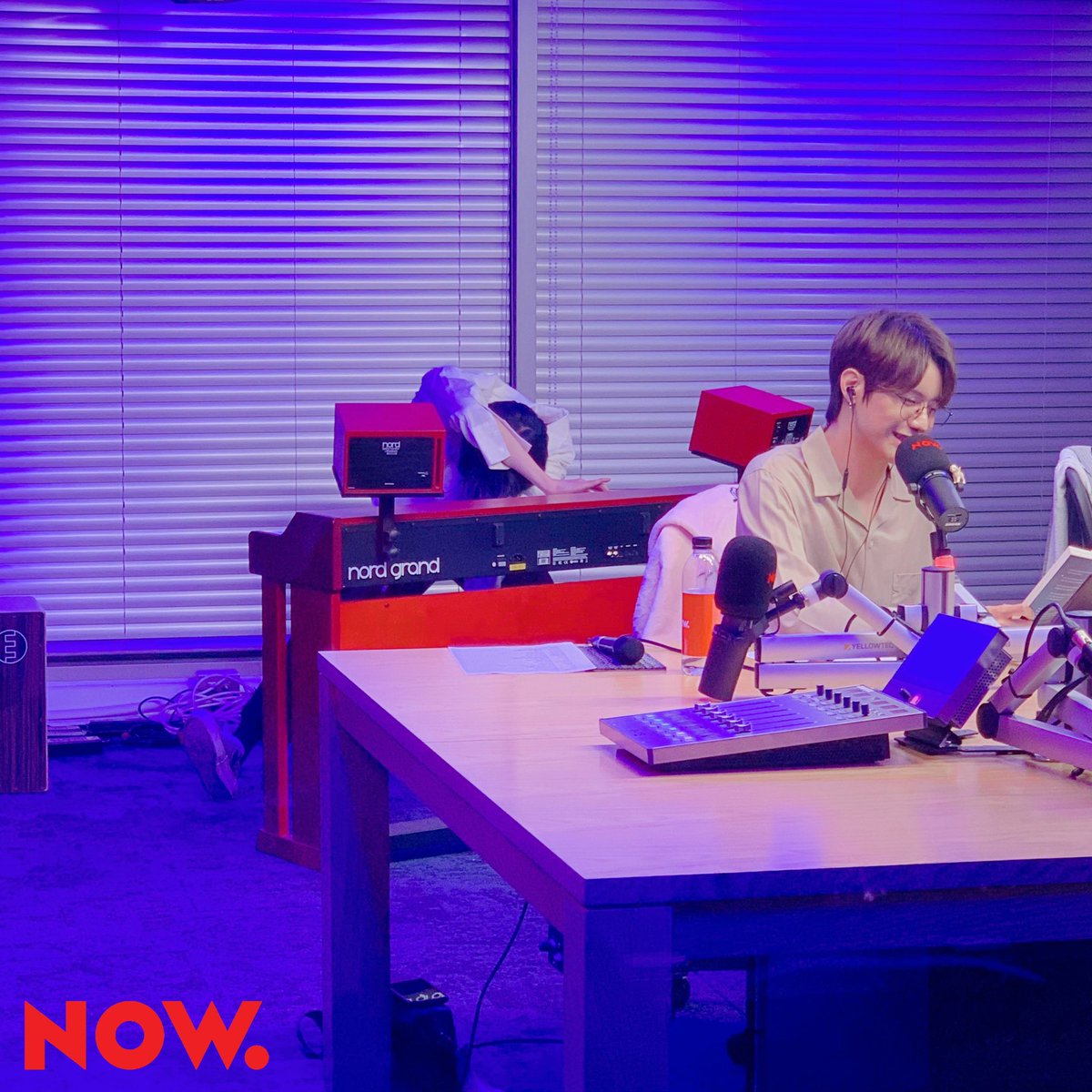 npop_zip's tweet photo. 고독한 예술인 in #이불킥 🎹 #빅톤 #한승우 그리고 평온한 문학청년 #강승식 📚 #VICTON #NOW온에어 https://t.co/76kayD9VRn