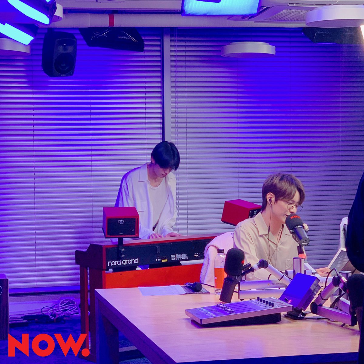 npop_zip's tweet photo. 고독한 예술인 in #이불킥 🎹 #빅톤 #한승우 그리고 평온한 문학청년 #강승식 📚 #VICTON #NOW온에어 https://t.co/76kayD9VRn