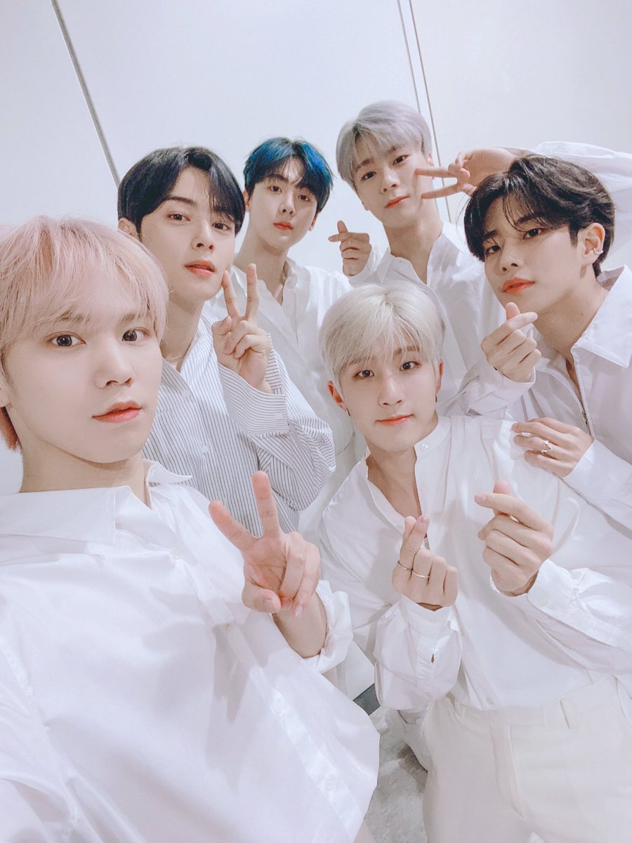 ASTRO_Staff's tweet photo. [#아스트로]
⏳200513 MBC M #쇼챔피언 ⏳

We Still 여전히 우린 함께예요☺
항상 아로하 곁에 있을게요 약속해요💜

#ASTRO #AROHA
#GATEWAY #Knock #널찾아가
#케이팝_긴장해_아스트로_Knock_컴백 https://t.co/6YKswUrfVb