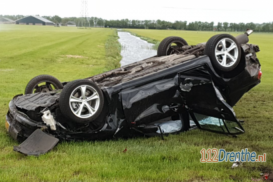 Auto slaat over de kop bij ongeval in #EmmerCompascuum. 112Drenthe.