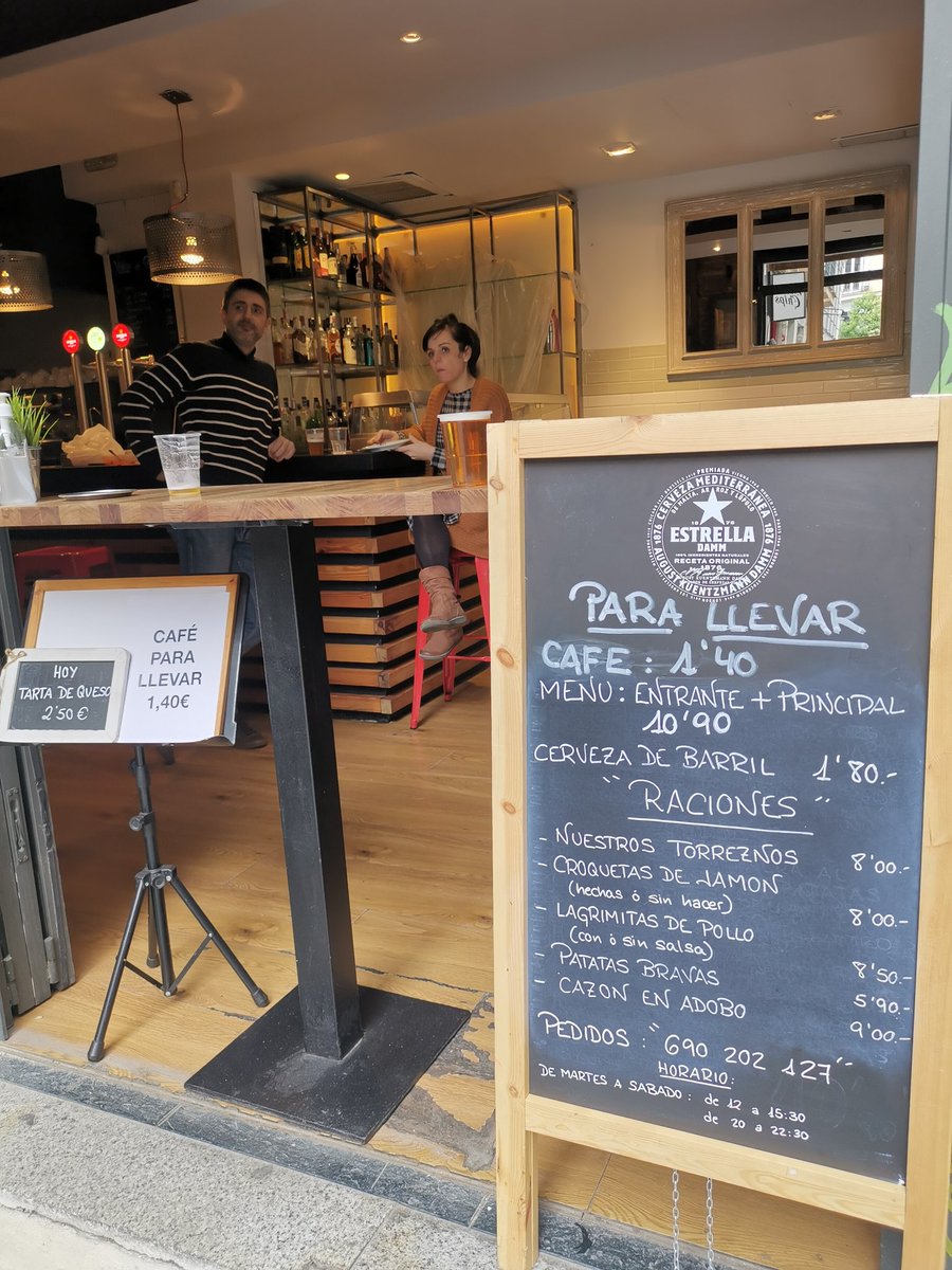 juanmalamet's tweet photo. Si no arrimamos el hombro, los comercios y los restaurantes de barrio cerrarán más pronto que tarde por el coronavirus.

Acabo de comprar un menú en El Mandil (c/Colón, 5, en Malasaña). 

A domicilio: 690202127.

Gran lasaña, brutales albóndigas.

Os pido RT, por favor. ¡Gracias! https://t.co/SQVNUauEJv