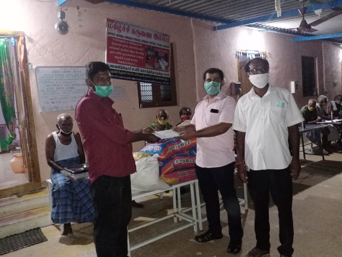 SCMGroups's tweet image. #COVID19 #corona 
@thechennaisilks @SreeKtm @SCMGroups 
@TPRDtCollector @Vijaykarthikeyn 
13.05.2020 today food materials issued to Magilchi Karunai illam of HAPPY HOME CHARITABLE TRUST 
By 
SEKAR.S, Vijayakumar.T