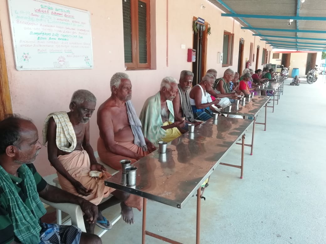 SCMGroups's tweet image. #COVID19 #corona 
@thechennaisilks @SreeKtm @SCMGroups 
@TPRDtCollector @Vijaykarthikeyn 
13.05.2020 today food materials issued to Magilchi Karunai illam of HAPPY HOME CHARITABLE TRUST 
By 
SEKAR.S, Vijayakumar.T