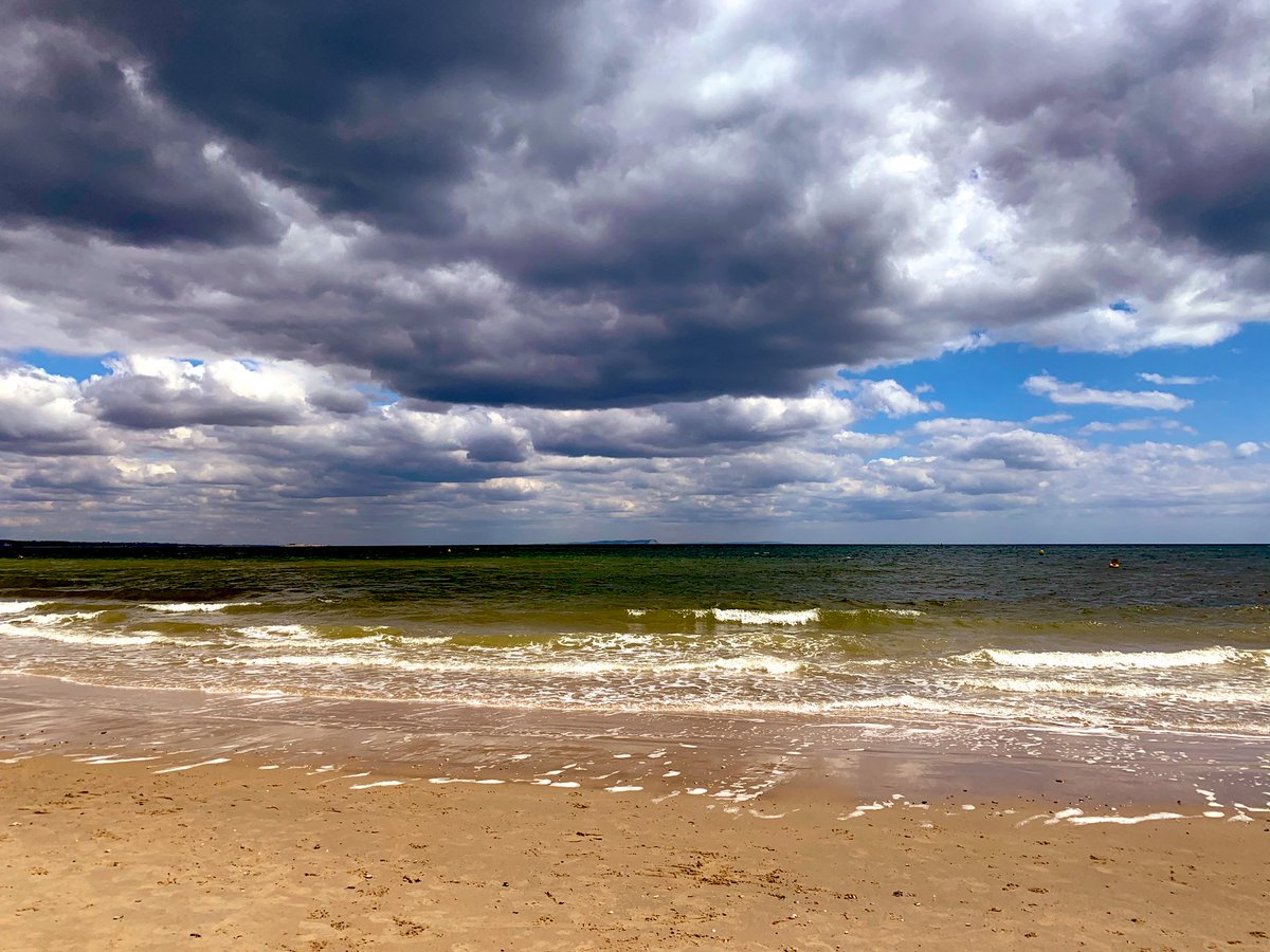 shinybluedress's tweet photo. We live a short drive away from many beautiful beaches &amp; we’ve never taken this fact for granted.

Never more so today 
#NewAppreciation 

❤️Dorset 💙The Sea 💛The Beach
#day48oflockdown
#NewNormal
#StayAlertControlTheVirusSaveLives https://t.co/Tb7Le4t1m4