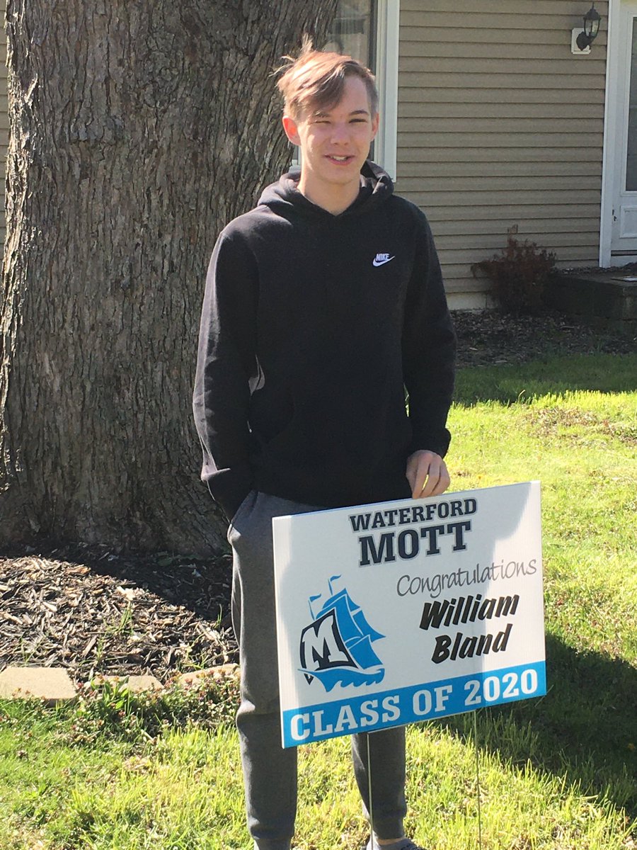 riggsjason24's tweet photo. Proud to deliver Billy’s congratulatory sign today. He exemplifies positivity and leadership! https://t.co/ONbt2scDyj