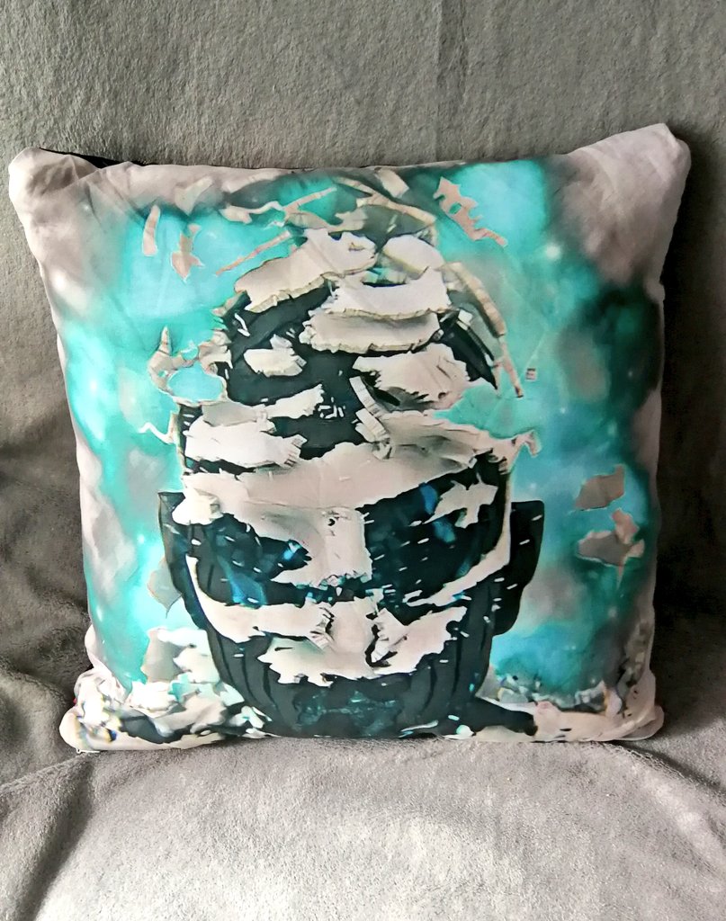 Luthien_10's tweet photo. Awww! I'm so happy! I'm pretty sure that since today I'll have really good dreams! ❤️ @phoenixlp @mikeshinoda @ChesterBe - my heroes on my pillow!
And my fav album always with me! #LPFamily #LinkinPark #MakeChesterProud #mikeshinoda #chesterbennington #phoenixlp https://t.co/7URSwdVIQs