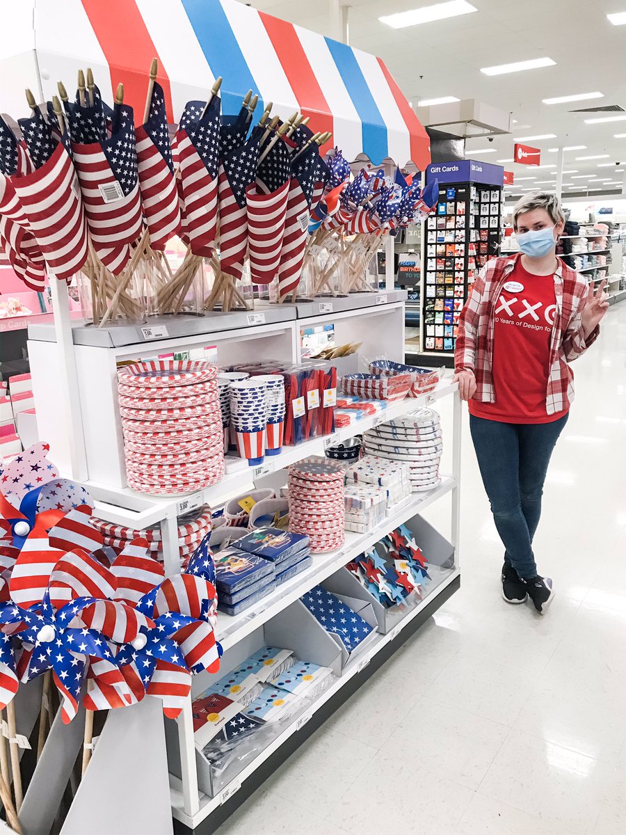 bighairdiva_13's tweet photo. Great job, to our new VM Margarita! 🤩 We are loving these new amplified gifting sets! So much color, summer, and fun! 😍☀️🦩🌸🇺🇸 #T0986 #summerfun #fathersday #MemorialDay #workwhereyoulove https://t.co/GXQYFBYW21
