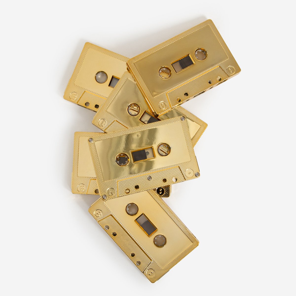 Twin Peaks sound-designer // Lynch collaborator Dean Hurley returns with a long-in-the-making collage/mixtape/art project - a flashback recollection of arp-laden 80's / early 90’s action film scores. Gold tape with an instant download, one-time edition 

bit.ly/35WfTPv