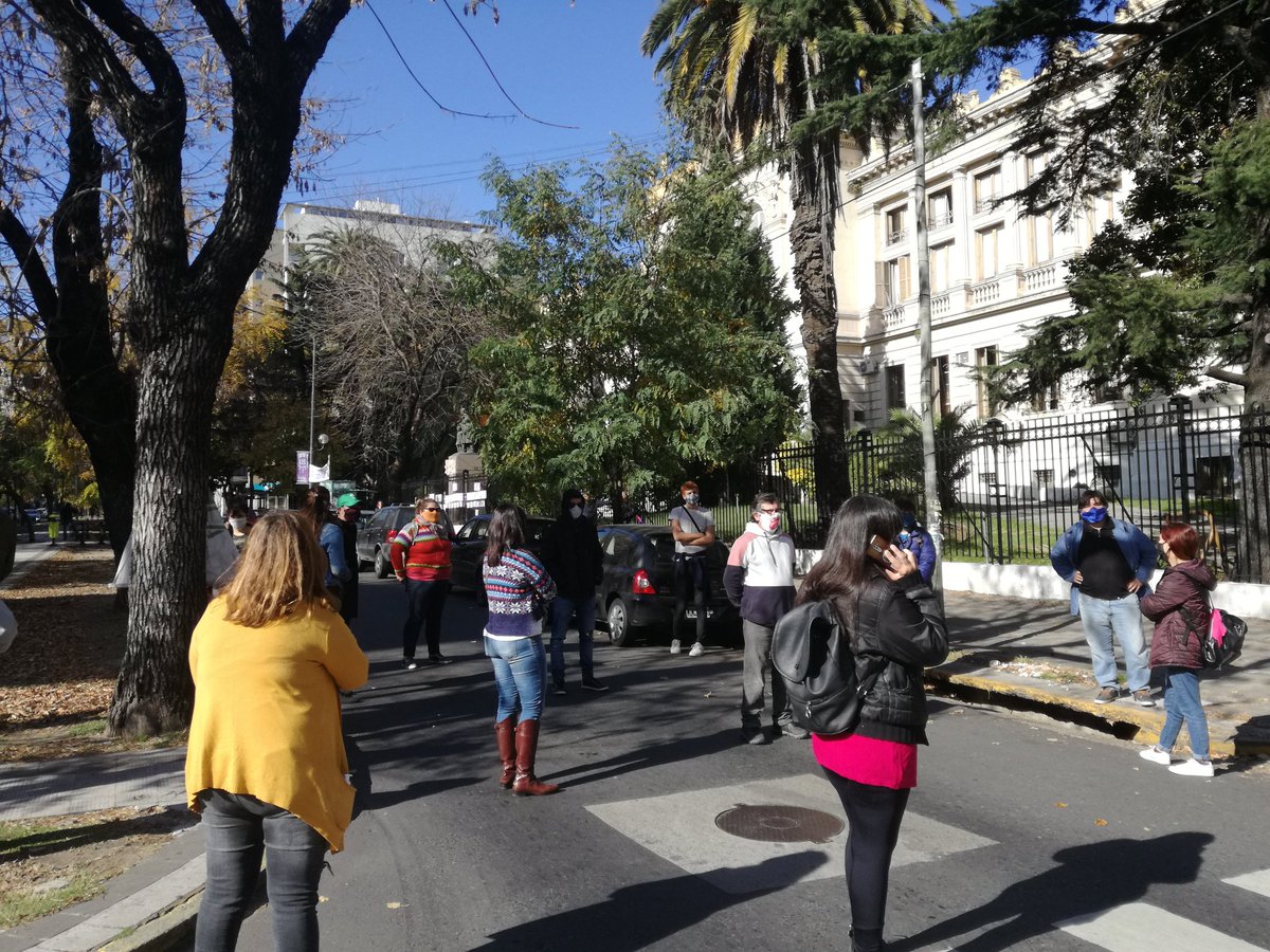 JuntaSede's tweet photo. Asamblea por los despedidos en la DGC y E Vila y Kicillof son responsables https://t.co/u6lZpwrxII