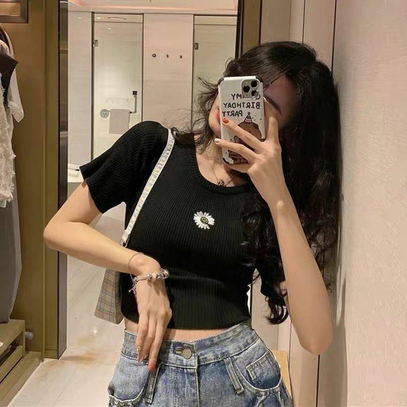 fouruclothes's tweet photo. ♡ เสื้อไหมพรมปักดอกไม้ 🌼🌿
/ เนื้อผ้านิ่ม ยืดได้เยอะ
🥨 ยาว16" อก46"
♡ 190-. ♡
#fouruclothes #เสื้อผ้าสไตล์เกาหลี #เสื้อผ้าแฟชั่นเกาหลี #เสื้อผ้าเกาหลี #เสื้อผ้าพร้อมส่ง #เสื้อผ้าแฟชั่น #พรีออเดอร์เกาหลี https://t.co/mBSQCJmL1f