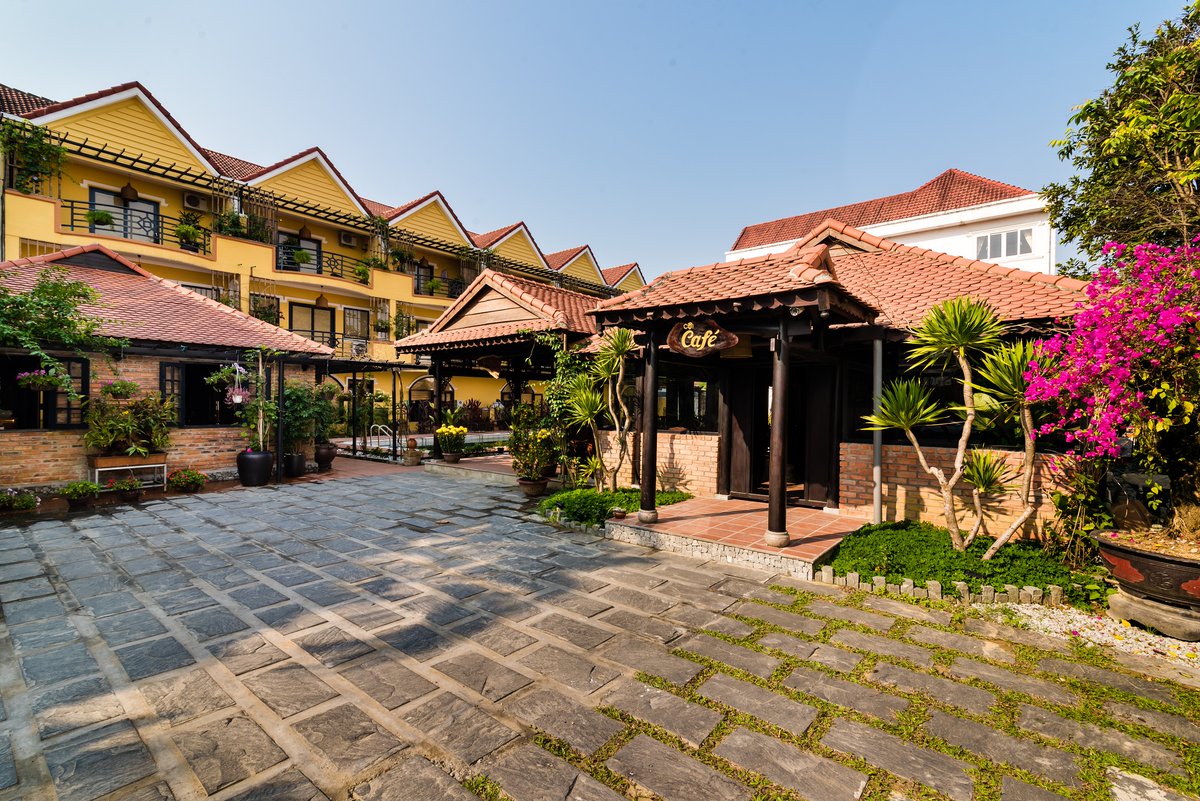 coispahue's tweet photo. The spa showcases the exquisite and unique connection of the traditional style and the vibrancy of modern Vietnamese art that brings harmony to the local culture.

#coispa #coispahue #Vietnam #MassageFullBody #massagefullservice #hue #traveling https://t.co/RGefvCpeyT