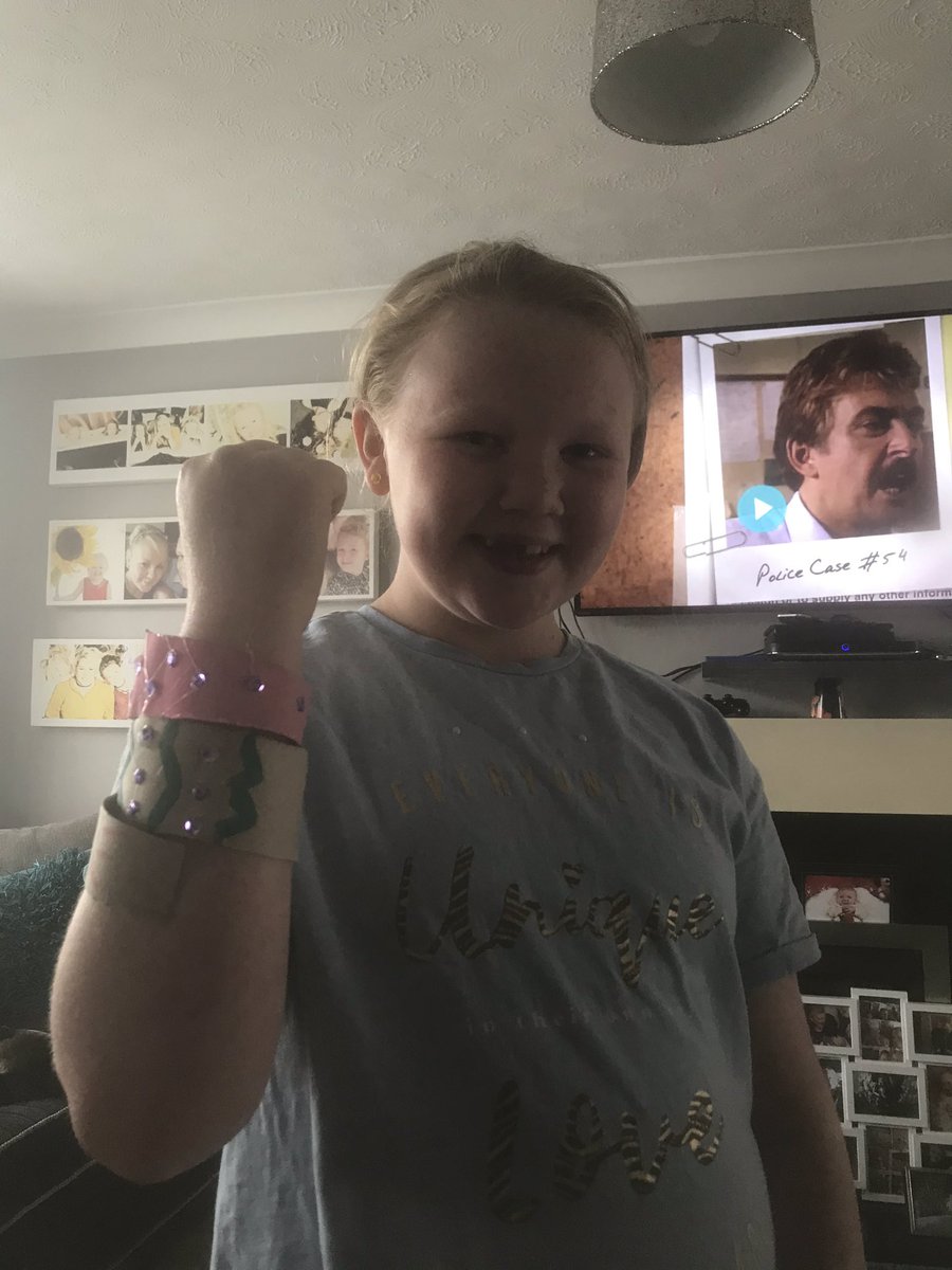 MacChannie's tweet photo. @Newlands_PS poppy has used kitchen roll holder to make bracelets. She also has used a dummy holder to make a bauble for the Christmas tree 🎄 challenge 8 https://t.co/FvzujKhESk