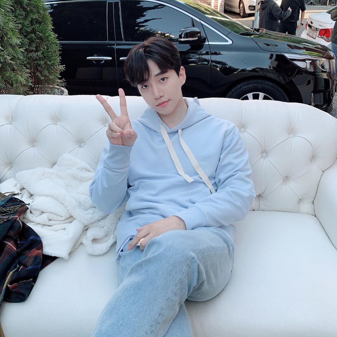2PMChile's tweet photo. {13.05.2020}
Actualización del IG de #2PM con #Nichkhun #Junho y #Chansung
@.real_2pmstagram
GRHC porque el clima es bueno⛅️
⠀
#🐨🐧🍌
#2pmstagram https://t.co/bYoWiLIqKj