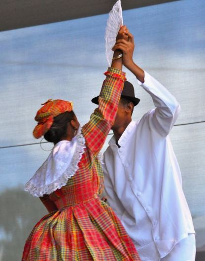 En conclusion la biguine est un élément important de notre culture, cet ancêtre du zouk a été l'une des premières de nos musiques a s'exporter. Que serait les somptueuses tenues Madras traditionnelles sans voir le tout virevolter au rythme de la biguine ? !