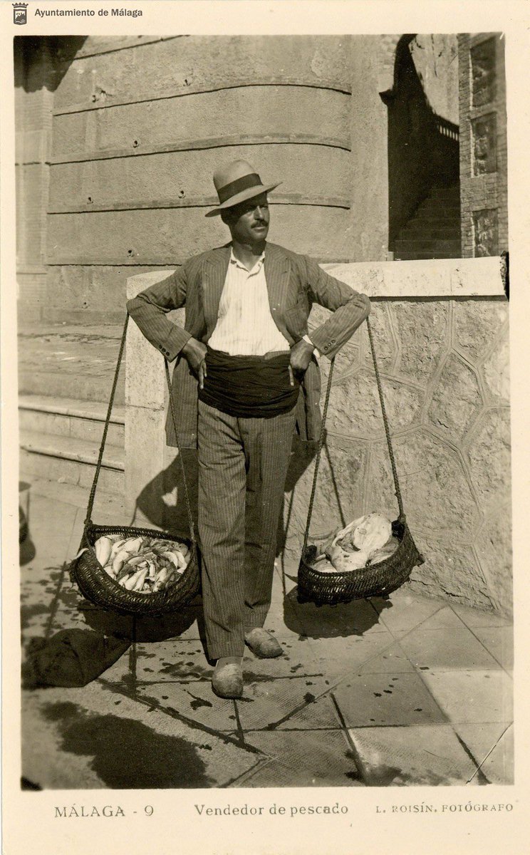 #MálagaAntigua El Cenachero (1920) 

#malagaconacento #costadelsol 
📸 <a href="/ArchivoMalaga/">Archivo Municipal de Málaga</a>