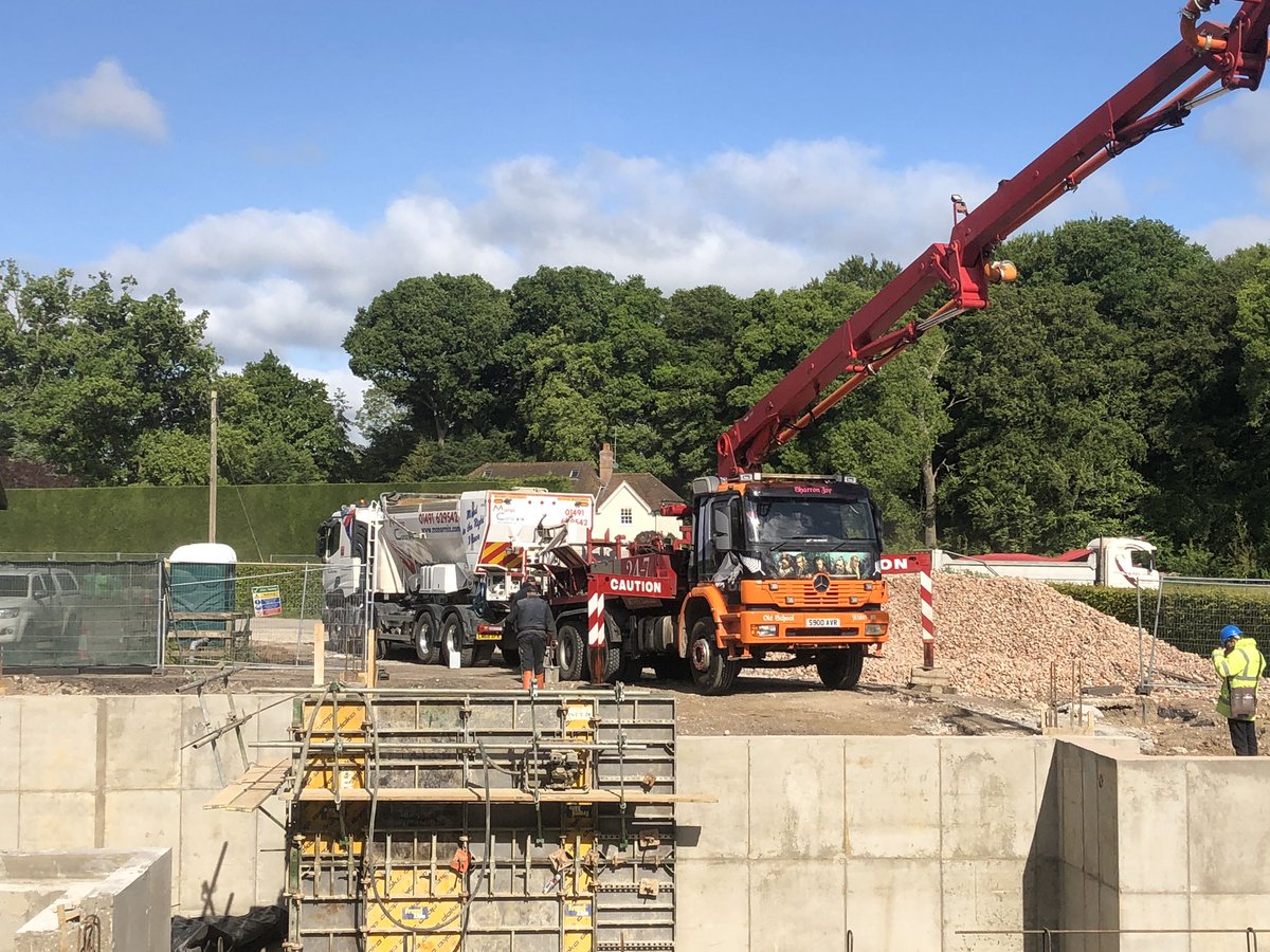ManorMixUK's tweet photo. Pouring Caltite waterproofed concrete for a basement! Done in stages! #mixedonsiteconcrete #construction #waterproofer #mixedintherightmanor https://t.co/AOWBABBc6V