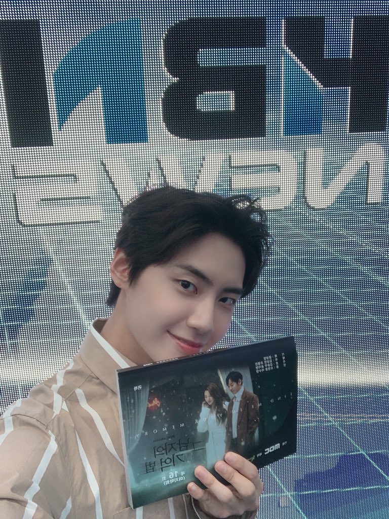 babysun_closet's tweet photo. 그남자의 기억법의 일권이 옷을 찾으면서 진혁이에게 좋은 추억이 될 수 있는 작품의 기억을 모아두는 것 같아서 행복했어 진혁아 첫 작품 잘 마무리 한 거 축하해💙 #이진혁_존재가_성과야 #조일권_그동안_수고했어 
#일권이에서_진혁이까지_모든순간을_응원해 #브이태양 https://t.co/hQ9GQXvAYl