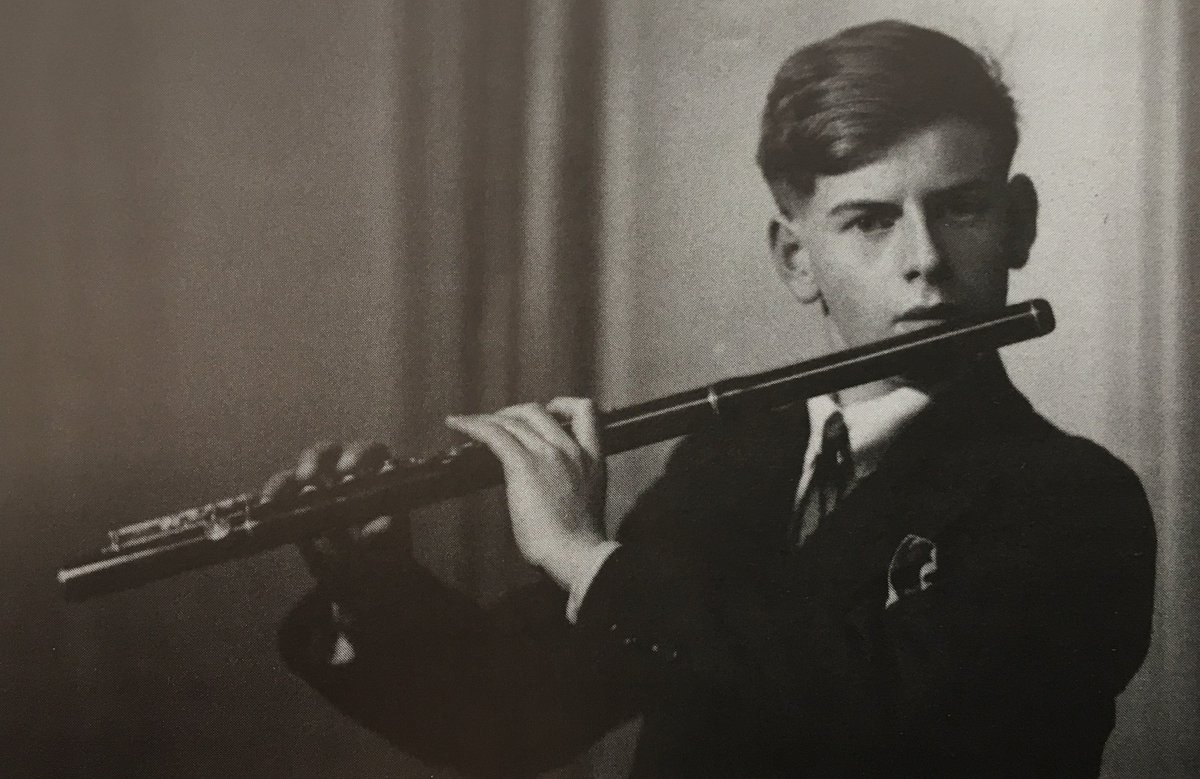 From the moment he first picked up a flute he knew that he wanted to play it professionally. He left school in his early teens and studied privately with Robert Murchie, then the principal flute of the BBC Symphony Orchestra.