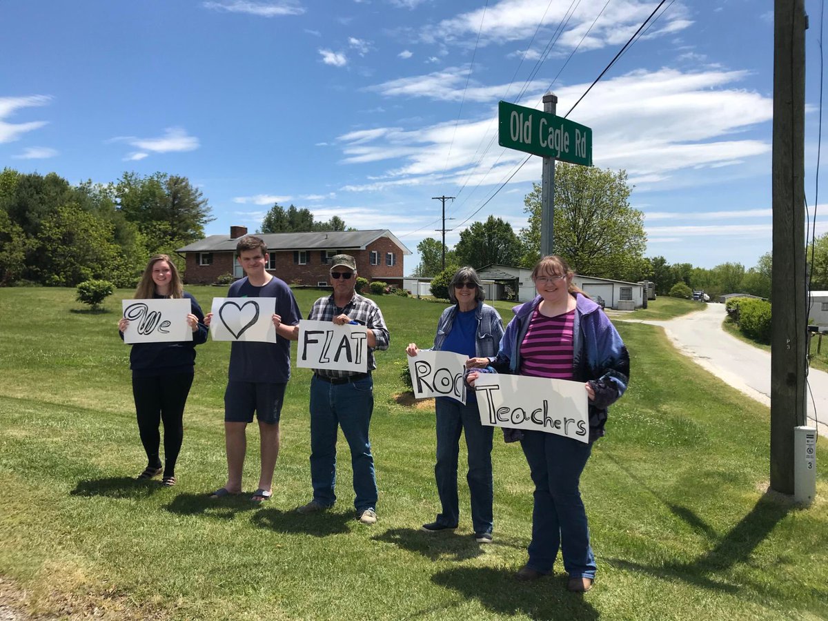 maggie_gilliam's tweet photo. Love our Flat Rock Families who came out to support our teacher parade. Thank you! #frmsvalueseveryone @frmspride #frmspride https://t.co/SQKKXVcjD1