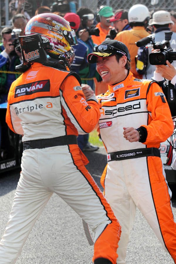 KazukiHoshino's tweet photo. お次はこの方😏(2011.2012)@YoshimotoHiroki ヨッシーです^ ^ #俺のチームメイト #俺のSUPERGT
ヨッシーと組んだTeamAspeedでの2年間は、本当に濃かった笑　とにかく結果出る時は突き抜けてダメな時はとことんダメだった。10年分ぐらいの喜怒哀楽を共にしたから、2年だけだ
↓↓続く https://t.co/cgSzKU10Wb