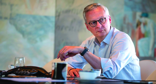 argusassurance's tweet photo. Dans un entretien exclusif à l'Argus, le ministre de l’Économie et des Finances @BrunoLeMaire appelle les assureurs à la prudence dans la mobilisation de leurs ressources. Interview > https://t.co/eb2V0ImCgd https://t.co/b0oY2KlLWk