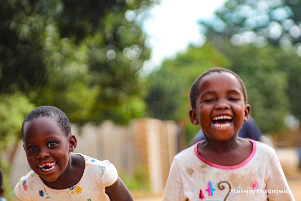 L_JayMut's tweet photo. Challenge Accepted: #humansofZimbabwe.
Shot in #Kwekwe
"There are no seven wonders of the world in the eyes of a child. There are seven million" WALT STREIGHTIFF.
I nominate @TafadzwaUfumeli @WilsonKakurira https://t.co/6jJxcXrrrD