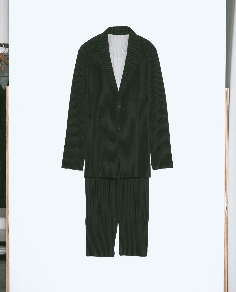 Explore Homme Plissé Issey Miyake. 

Find your pieces: soo.nr/Hctq