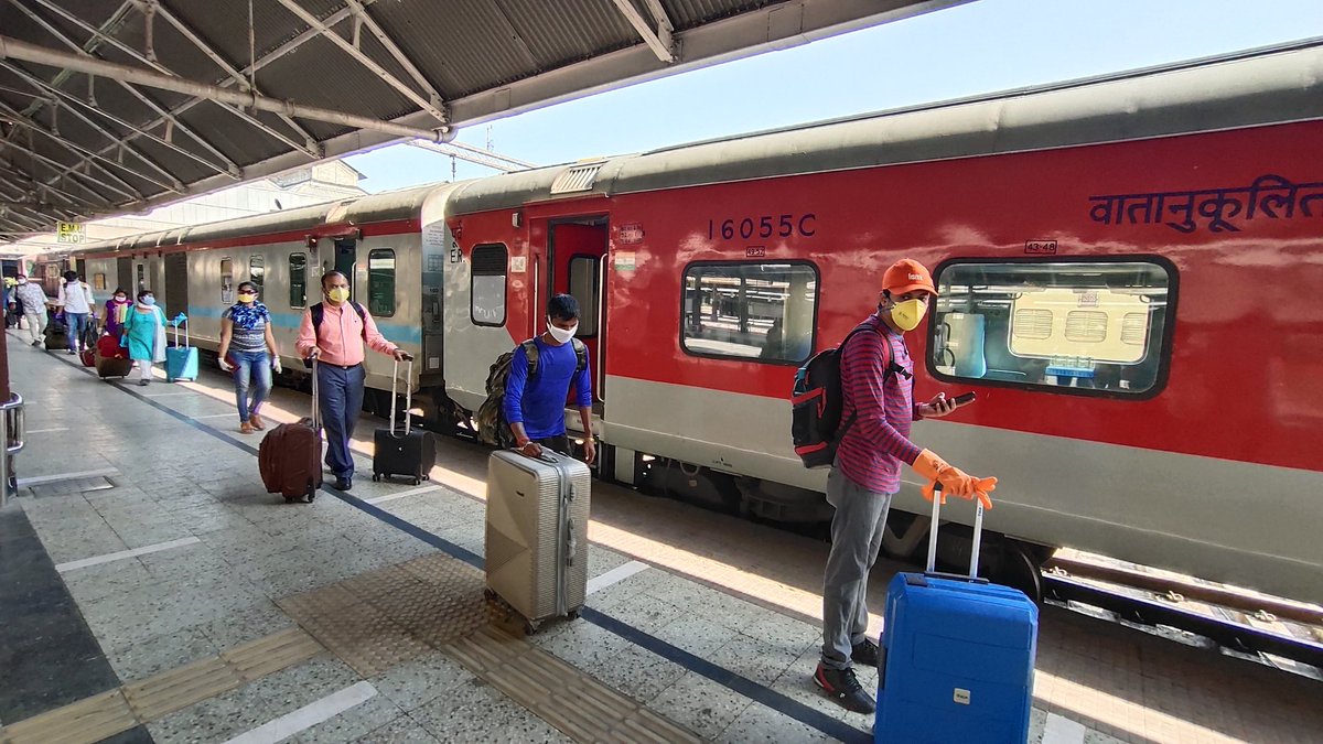 abirghoshal's tweet photo. Happy face of the Passengers with confirmed tickets after pre-board screening are proceeding to board their scheduled compartments on the second day of journey #ACSPECIALTRAIN https://t.co/fmQ3mgMYhi