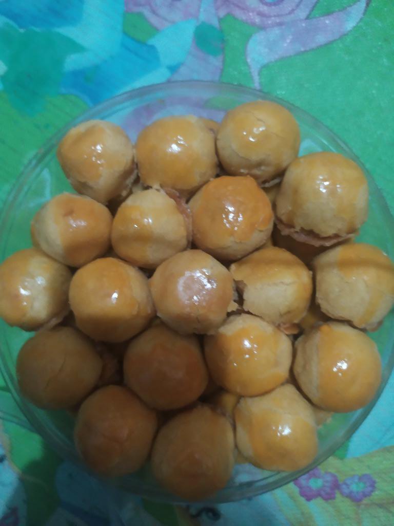 Anakbaru08's tweet photo. Yang makan kue nastar setahun sekali coba tunjuk tangan.. 

Me☝
#setahunsekali https://t.co/UGG4tQt4Km