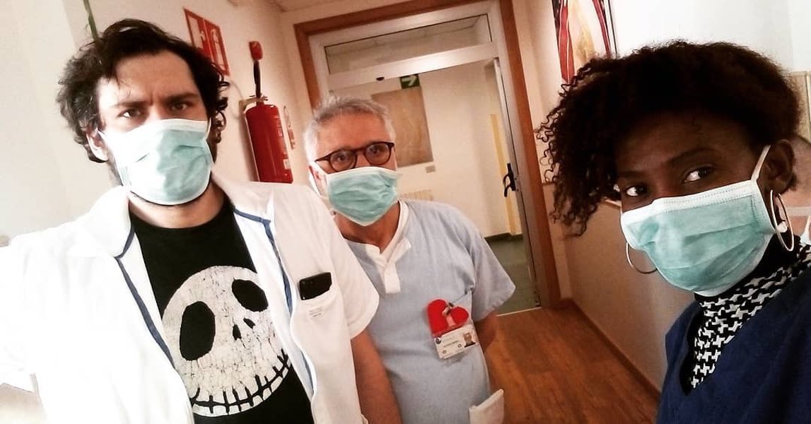 L’altro sono io. Gli altri siamo noi.
Ed è la forza delle parole che fonda il nostro stare insieme e avere ancora un futuro, come mi ha detto su #Pac <a href="/alessiomp/">Alessio Martinoli</a> dall’isolamento della #RSA “Il Giglio” di #Firenze ~ paneacquaculture.net/2020/04/14/piu…

#coronavirus #covid19 #iorestoacasa