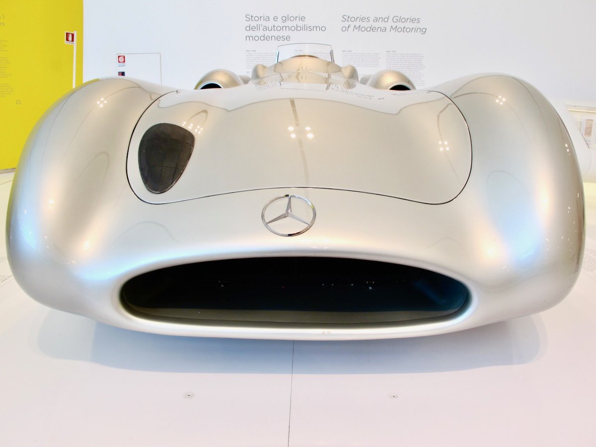 velvetescape's tweet photo. A5. I don't know much about cars but I was in awe of the stunning designs of the cars and the rich movie history in the #MotorValley museums. Those curves alone! https://t.co/SmTW9PVFfh