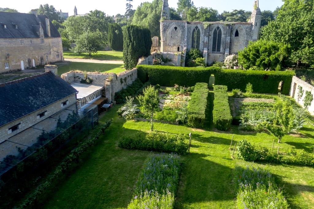 Abbayes de Normandie tweet media