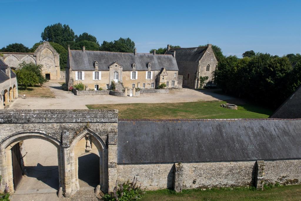 Abbayes de Normandie tweet media
