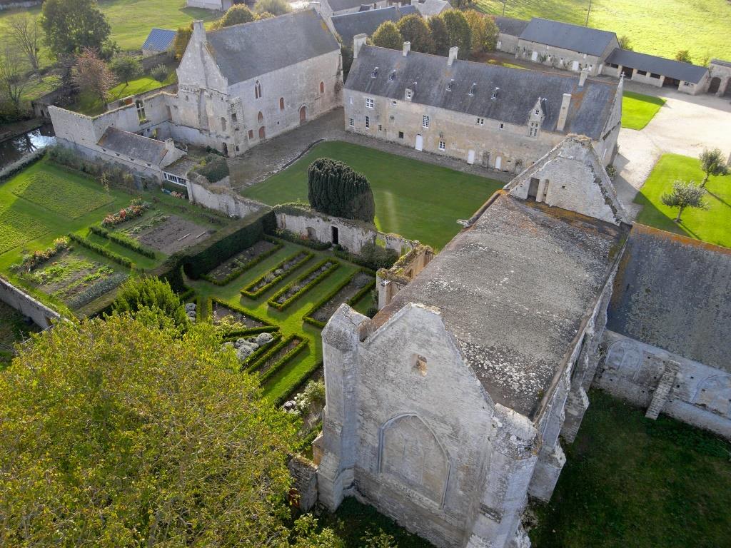 Abbayes de Normandie tweet media