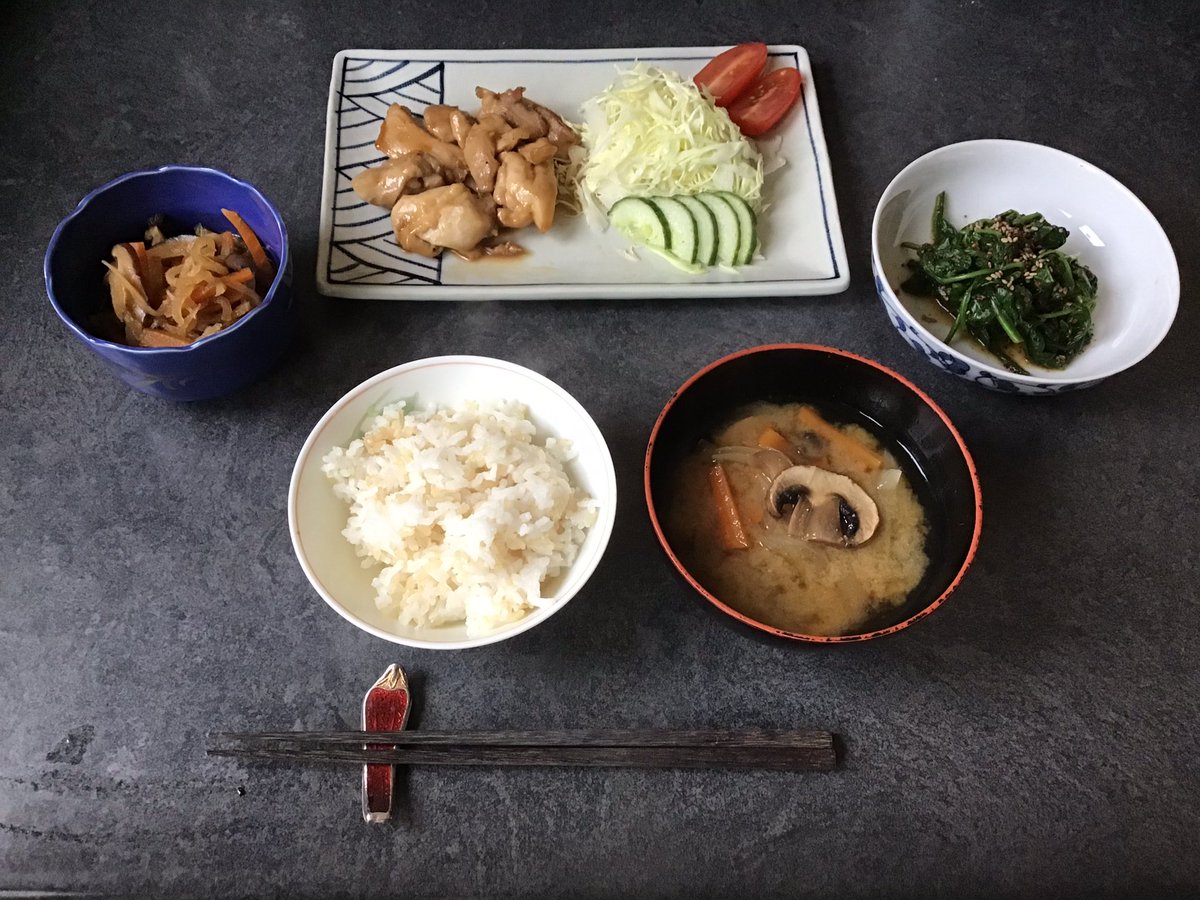 Japaneseideas's tweet photo. I’m planning a quick Japanese dinner class on zoom where you can cook with me. Anybody interested in? More details to follow. Possibly from 5pm or 6pm UK time. #cookingclass #Japanesedinner #Japanesecookingclass #cookeryclass https://t.co/rBlqfLSfdF