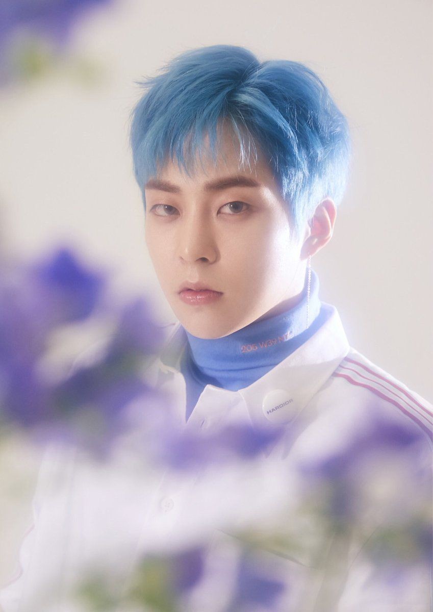  @weareoneEXO Blue haired minseok >>>>>>>