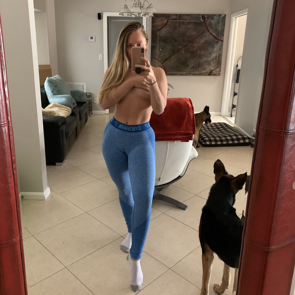 AJAppleboot's tweet photo. My fav leggings finally fit me again! I weighed myself this morning and I now weigh less than pre pregnancy! 139.5 lbs 😅 I’m so happy that all my hard work is paying off 😭 It takes dedication, patience, and consistency to reach your goals 👍 https://t.co/2i4gKD8VfB https://t.co/bE1FxS8Z2D
