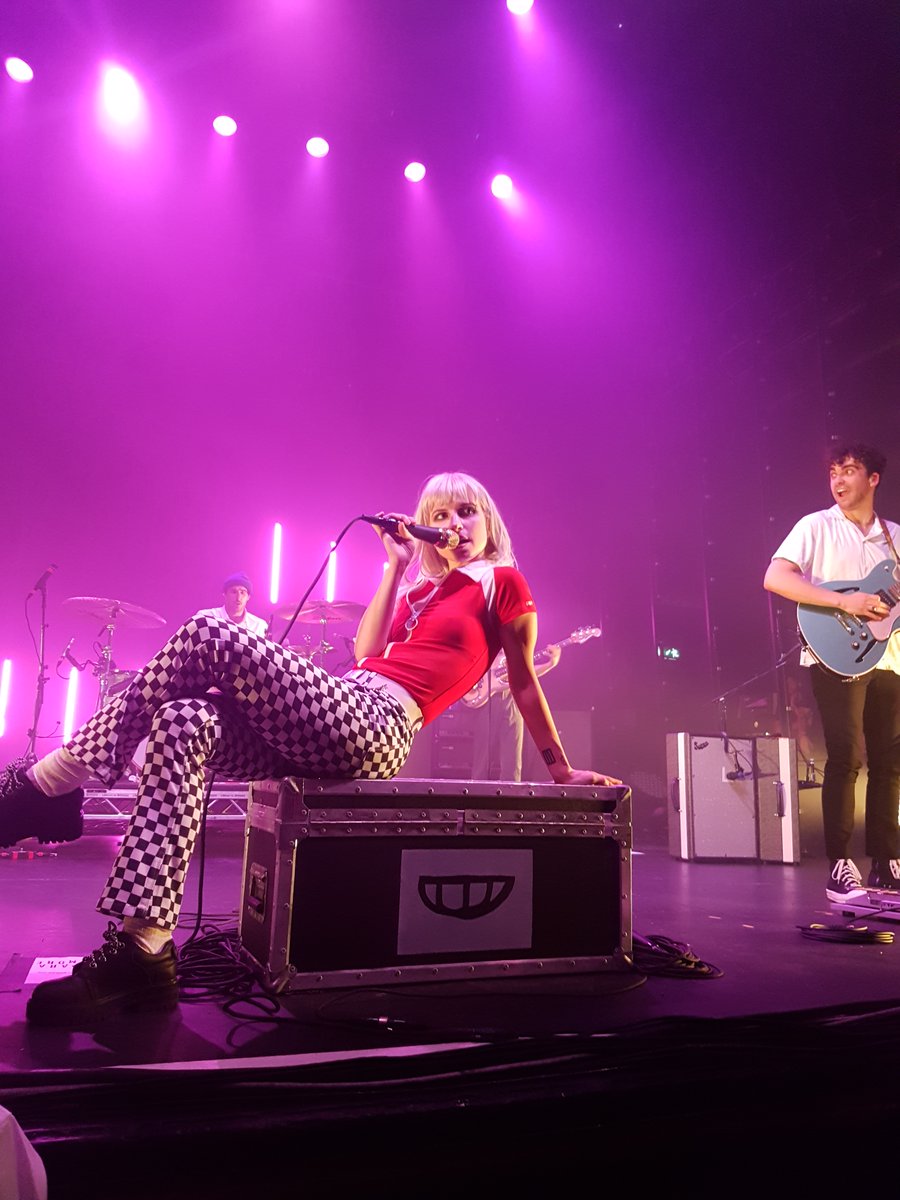 Josiemeaks's tweet photo. Dublin @yelyahwilliams - #3YearsOfAfterLaughter https://t.co/Ihw63i09Xc