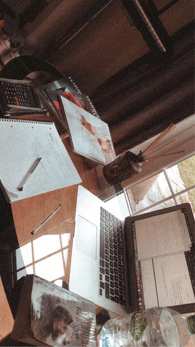 TEDxRHUL's tweet photo. This week Bree shares her change in environment whilst also showing how this has kept her motivated throughout exam season 🎓

🌳🌿 Nature is in both of these environments, reminding us how important fresh air is for our mental health.

#environments #change https://t.co/iM90lMmSrE