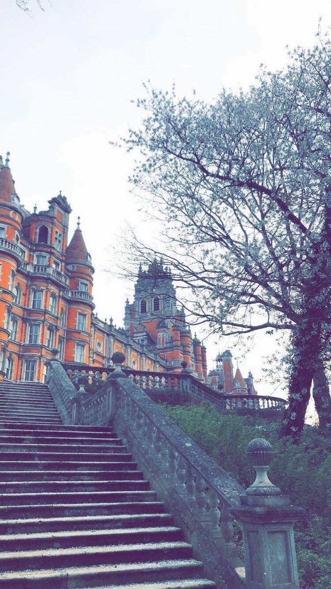 TEDxRHUL's tweet photo. This week Bree shares her change in environment whilst also showing how this has kept her motivated throughout exam season 🎓

🌳🌿 Nature is in both of these environments, reminding us how important fresh air is for our mental health.

#environments #change https://t.co/iM90lMmSrE