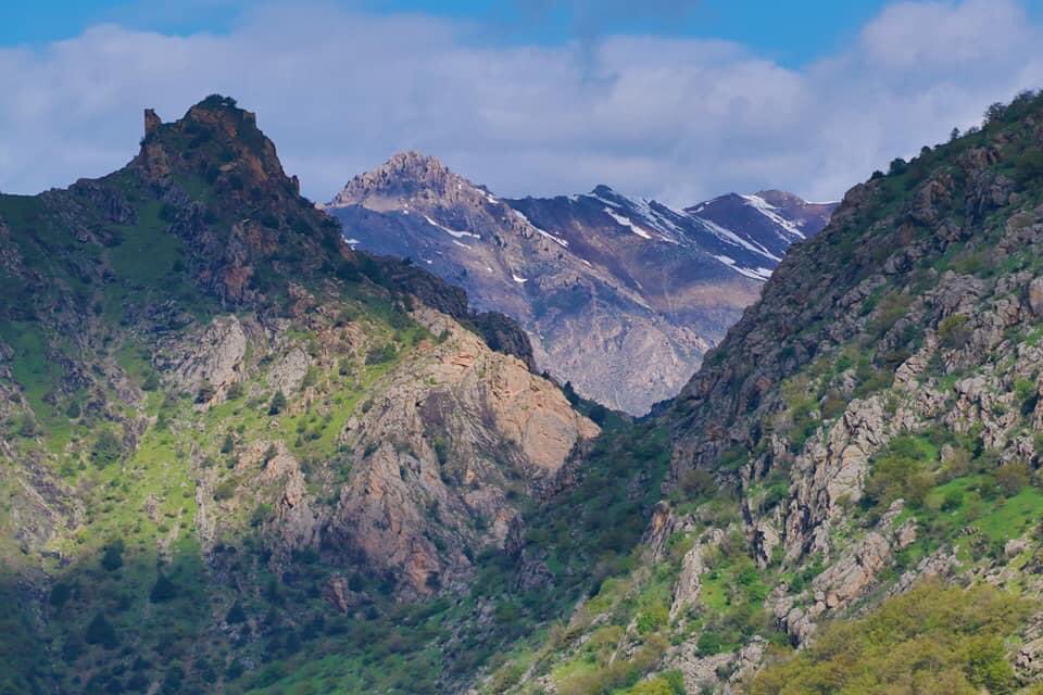 xweza_chiyager's tweet photo. Berî her tiştî Kurd, evîndarê çiyayên welatê xwe ne...
“Kürt, her şeyden önce öz yurdu olan dağlara aşıktır."
Çiyayê gundê #Pertak, Xîzan - Bedlîs https://t.co/r7LXuFt8zA