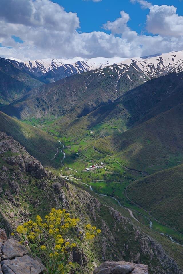 xweza_chiyager's tweet photo. Berî her tiştî Kurd, evîndarê çiyayên welatê xwe ne...
“Kürt, her şeyden önce öz yurdu olan dağlara aşıktır."
Çiyayê gundê #Pertak, Xîzan - Bedlîs https://t.co/r7LXuFt8zA