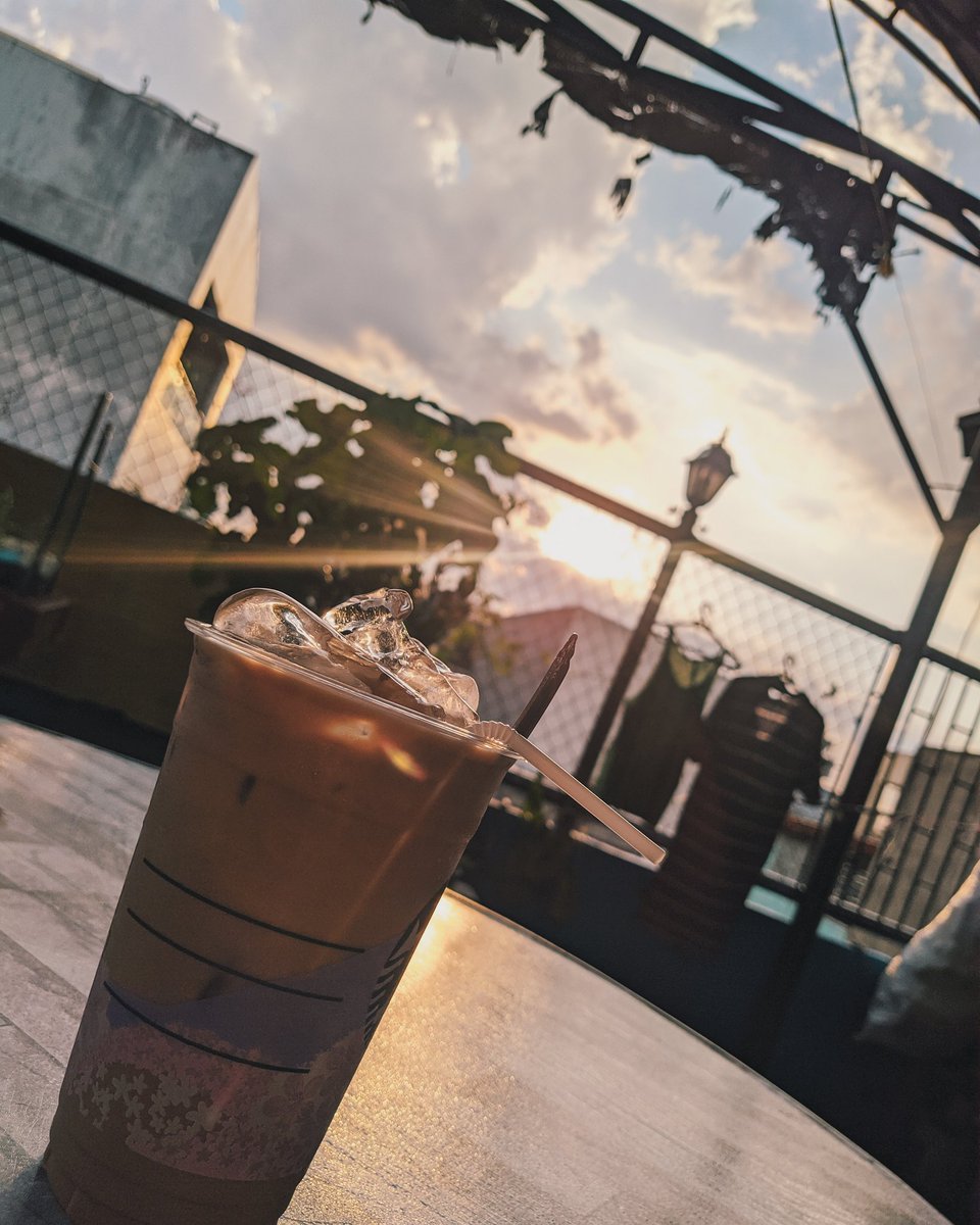 ExitLlif3's tweet photo. Kape ka muna kapatid
#redminote7
#gcam7
#lightroompreset https://t.co/m00Kdigdev
