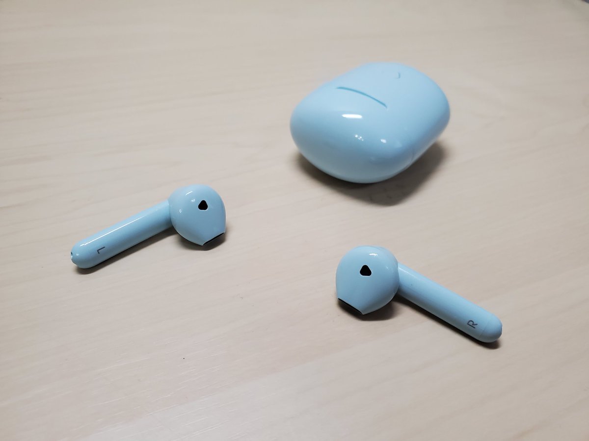 sim_maru's tweet photo. TrueAir、耳に押し込むタイプではないので圧迫感がないため、長時間ラジオを聴く時に耳が痛くなりづらくてなかなか便利です。
#TrueAir
#SoundPEATS https://t.co/4XwnsXSAMw