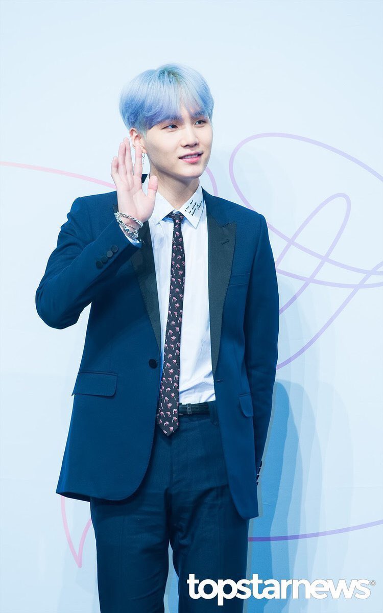 Min yoongi’s conferences looks - a thread