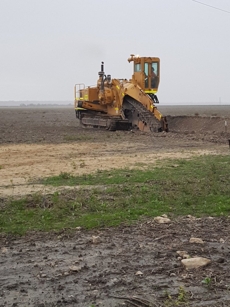 benparts's tweet photo. Working through digging a 1.2 km trench, in rocky soil,  ready for mainline pipe and electrical to supply 3 centre pivots! #digging #trench #hardyakka https://t.co/8cEVWojtYT