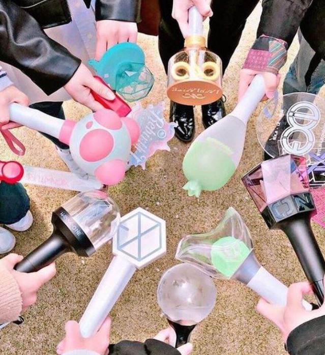 KpopGeneratio10's tweet photo. Vous avez des Lightsticks ?
💛
💙
💜
Tous nos Lightsticks sont en promotion ! ▶️ https://t.co/apP685SkTa https://t.co/C1CK6mpiUn